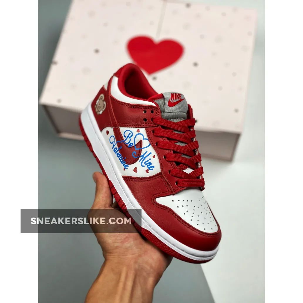 Nike SB Dunk Low 'Valentine’s Day' 'nike dunk low valentines day 2004'