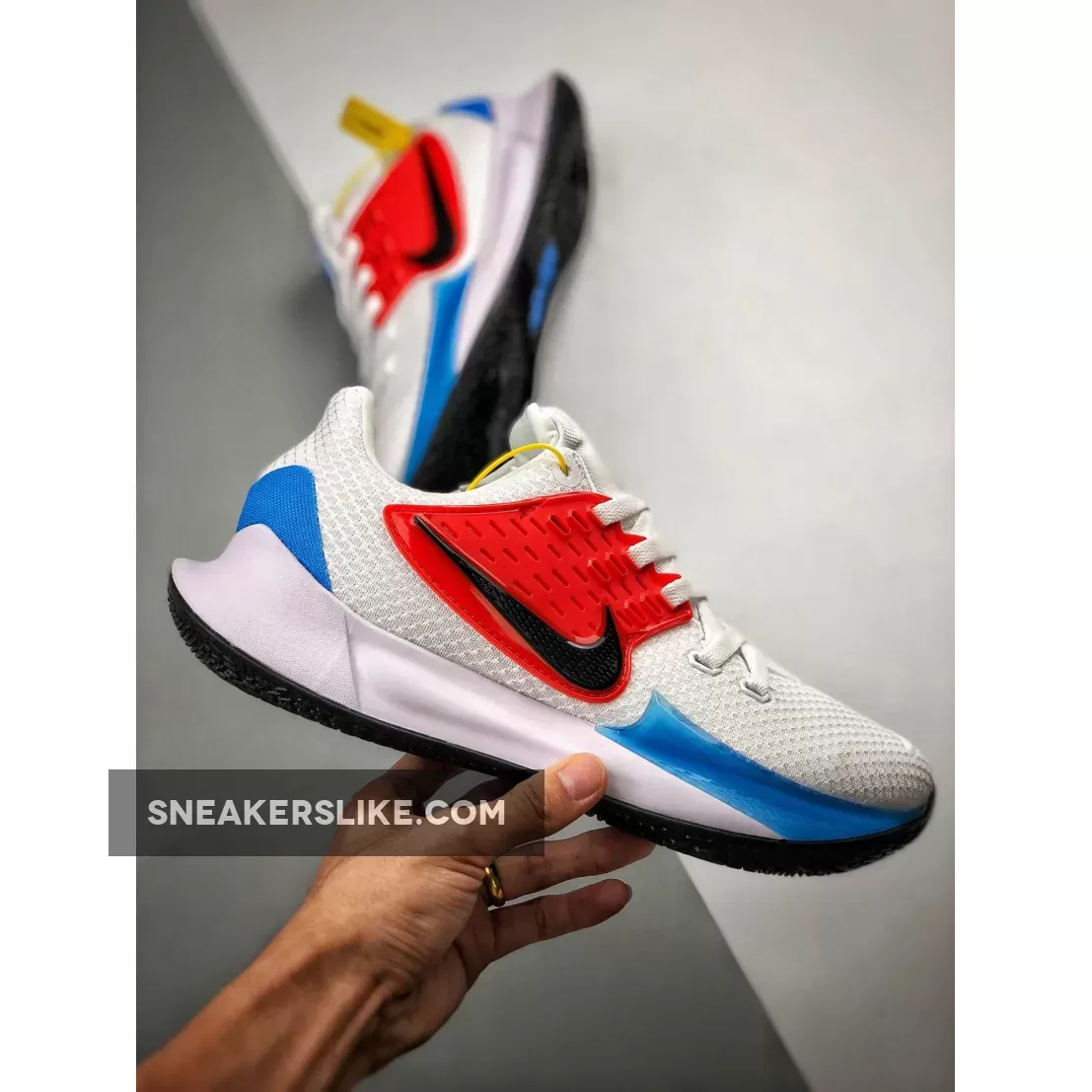 Nike Kyrie Low 2 White/Black-Blue Hero AV6337-100 / kyrie 2 blue hero