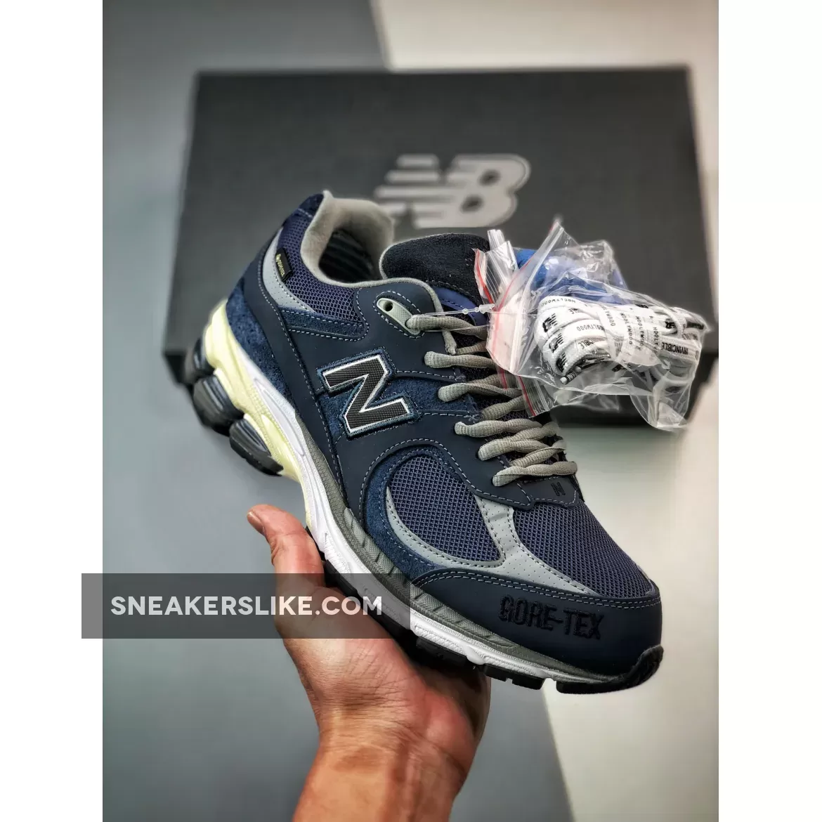 Invincible X N.Hoolywood X New Balance 2002R Gore-Tex Navy M2002RXH Brand New