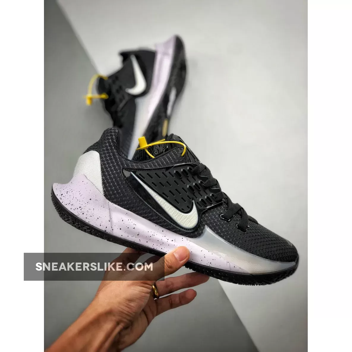 Nike Kyrie Low 2 Black/White / kyrie 2 black and white