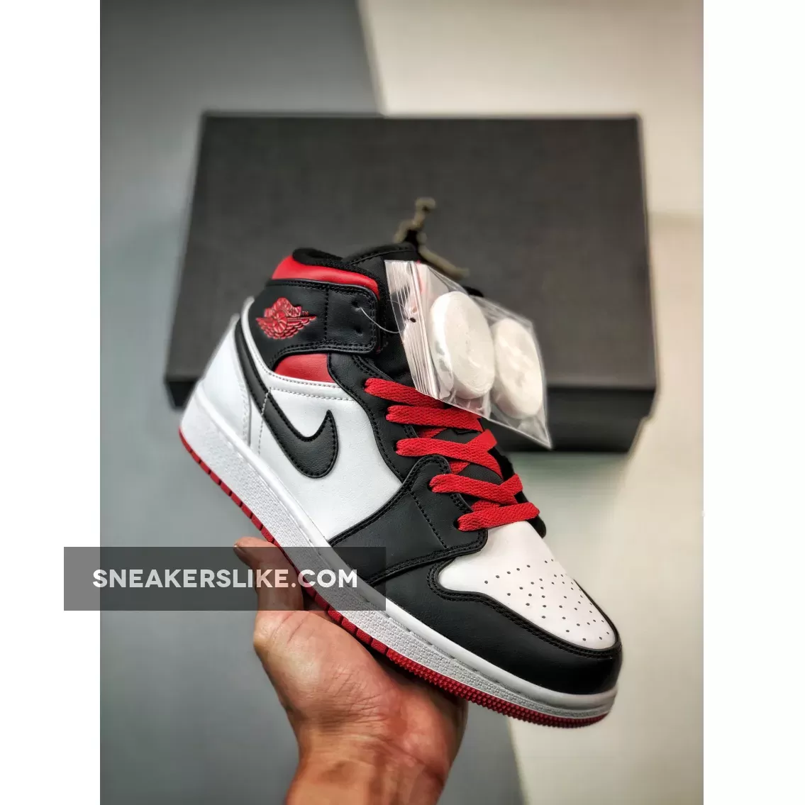 Air Jordan 1 Mid 'Black Toe' White/Gym Red-Black DQ8423-106 Outlet