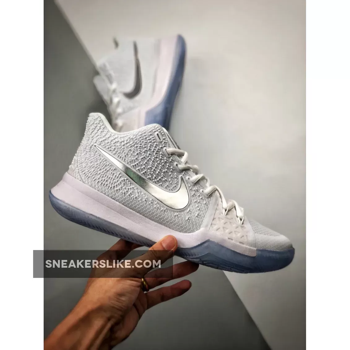 Nike Kyrie 3 White Chrome 852395-103