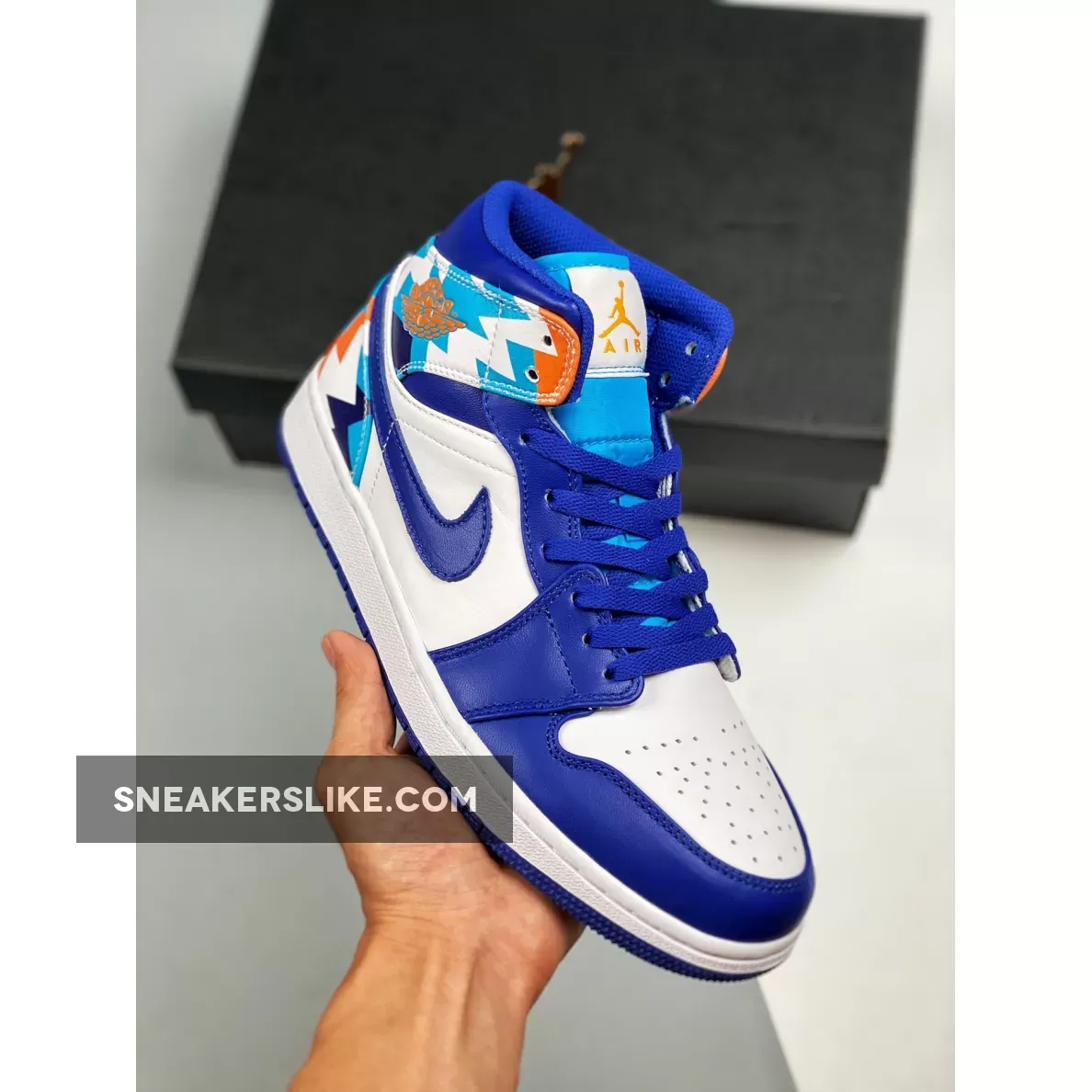 Jordan 1 Mid GS Geometric Print White Blue WMNS 555112-105