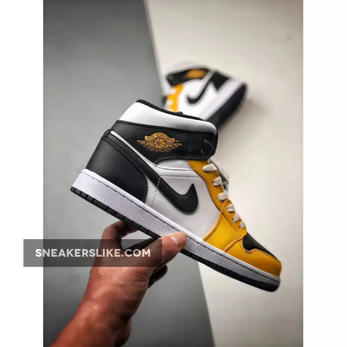 Air Jordan 1 Mid Yellow Ochre/White-Black