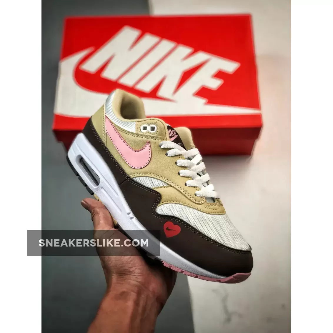 Nike Air Max 1 "Valentine’s Day 2024" Sail/Light Soft Pink