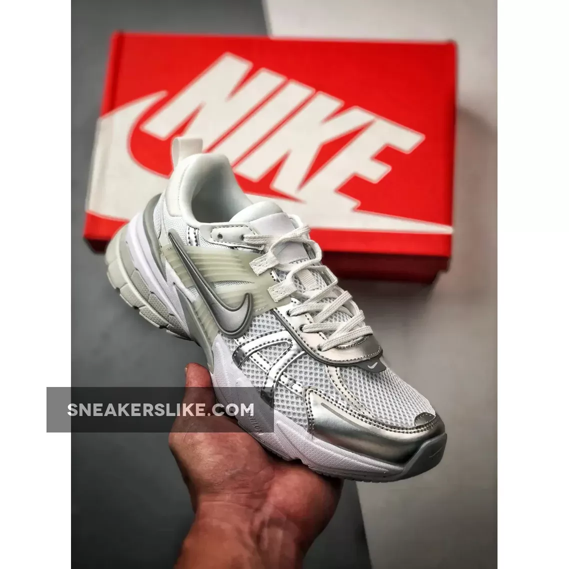 Nike V2K Run Metallic Silver/White